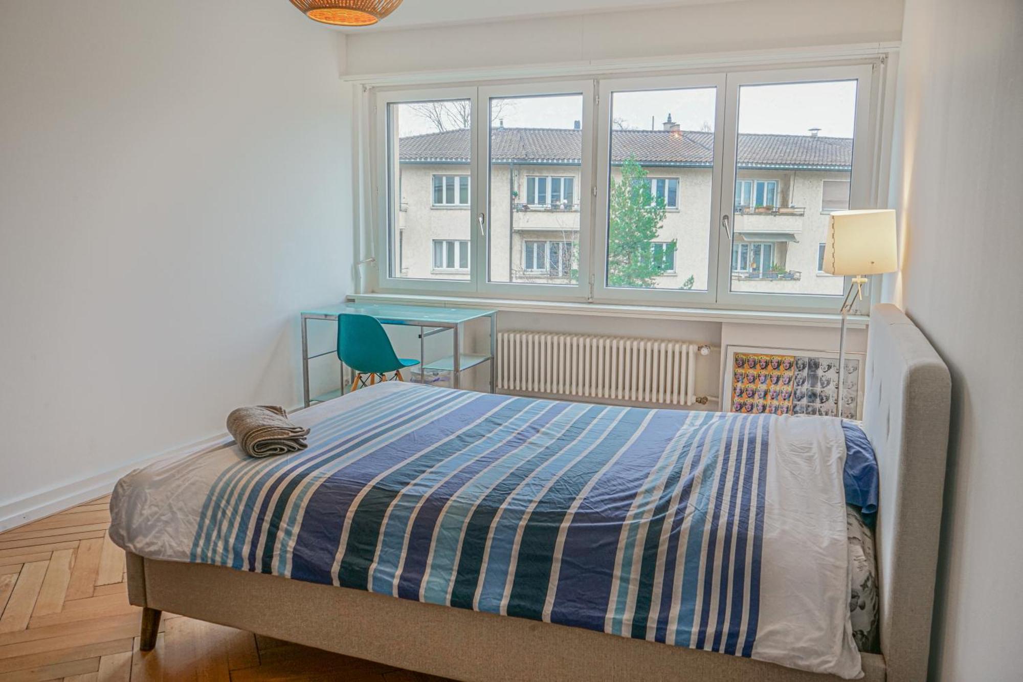 Enge Station - Private Jura Curych